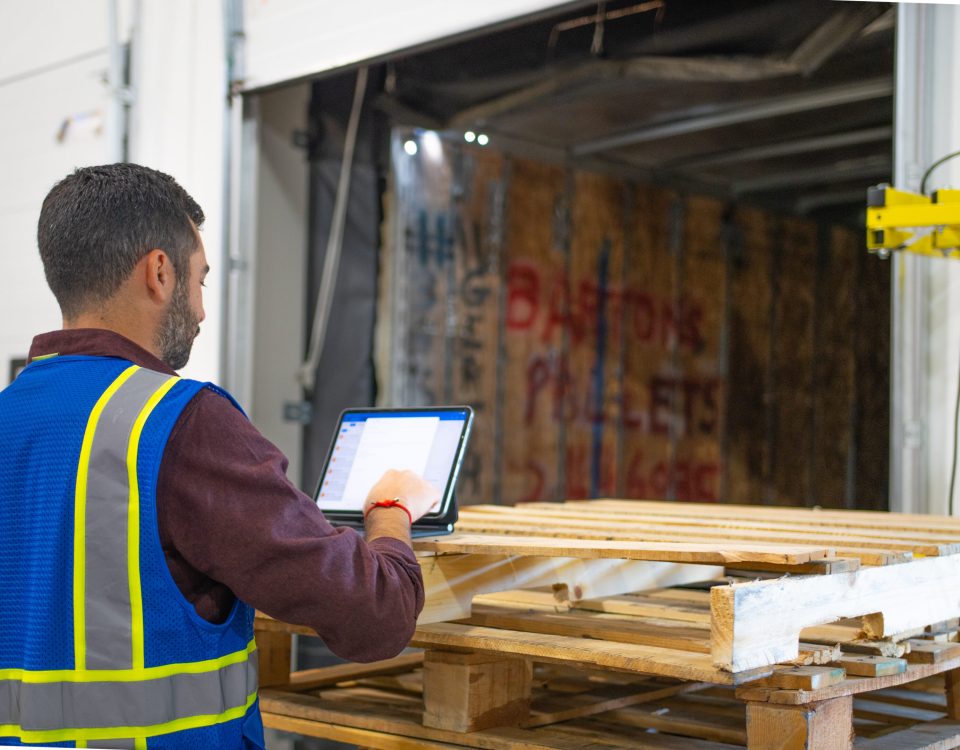Worker keeping track of fulfillment