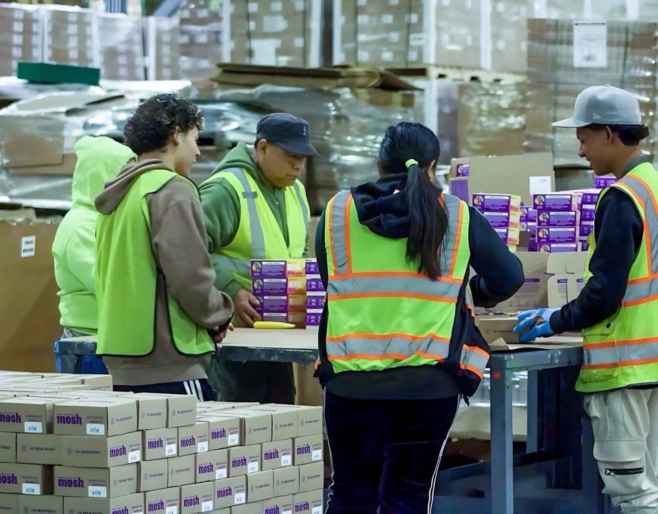 3PL facility workers